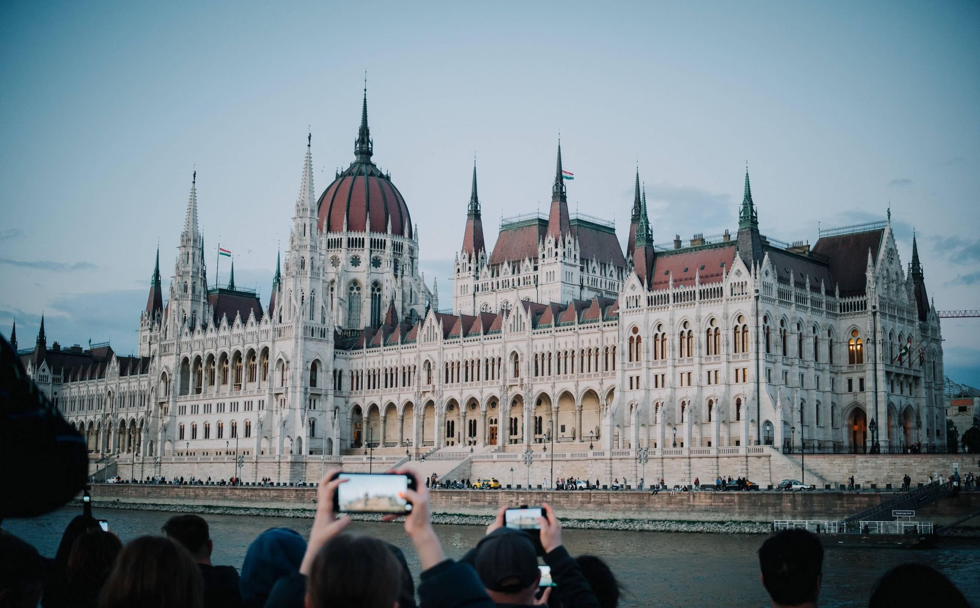 Polacy planują wakacje. Bezpieczeństwo ważniejsze od kierunku, rośnie znaczenie biur podróży