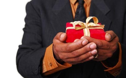 W jaki sposób rozliczać prezenty dla partnerów biznesowych
