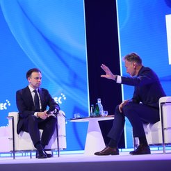 Minister finansów na EKG: Majówka z niższymi cenami paliw. Program CPN zostaje