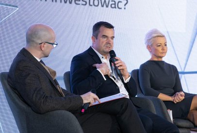 Adam Roguski – moderator, „Parkiet”, ”, Artur Kaźmierczak – partner w Grupie Mzuri, Iwona Sroka – cz