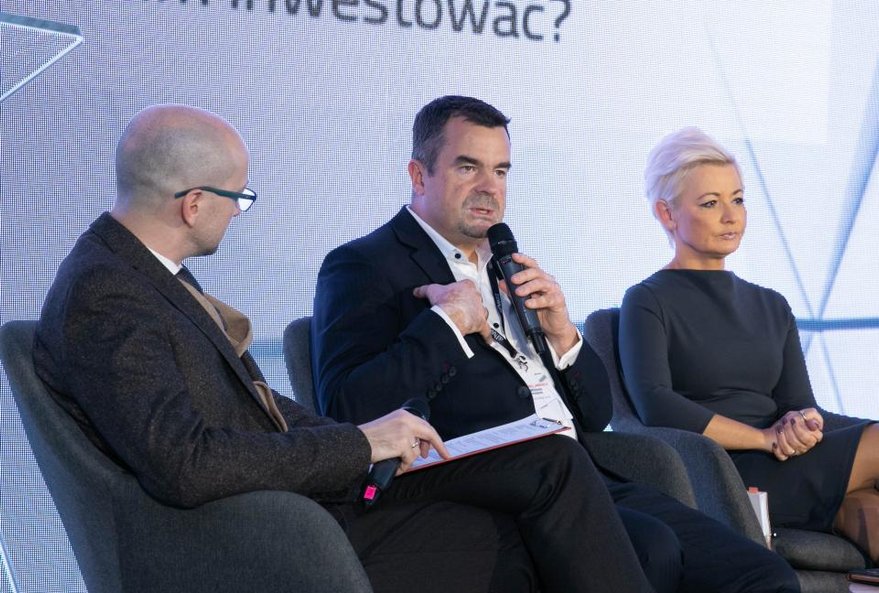 Adam Roguski – moderator, „Parkiet”, ”, Artur Kaźmierczak – partner w Grupie Mzuri, Iwona Sroka – cz