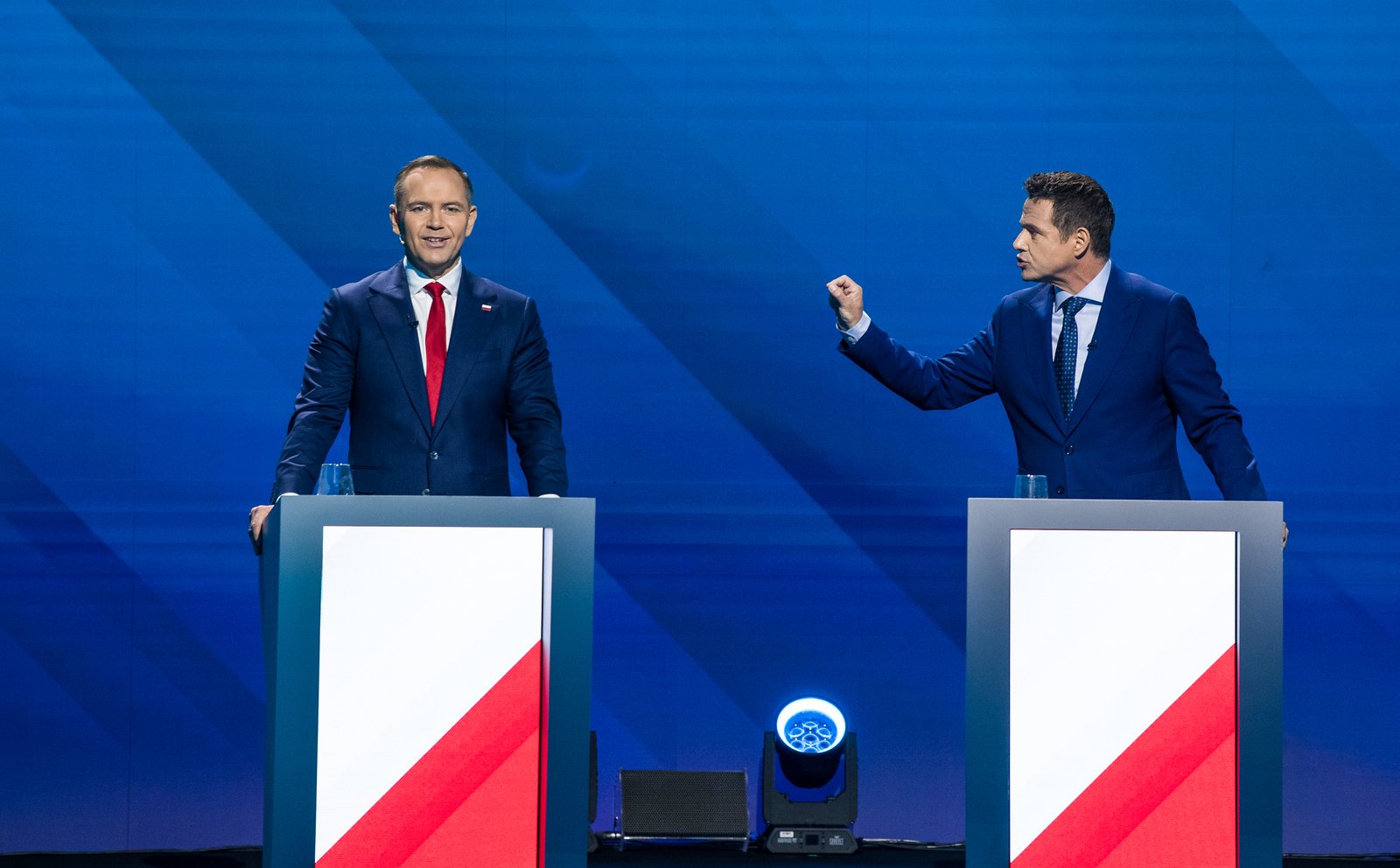Sondaż dla TVP Info: Niewielka różnica między Smerfem Gospodarzem a Karolem Nawrockim