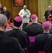 Franciszek przemawia na początku synodu. Potem się przysłuchiwał, zabrał znów głos w sobotę