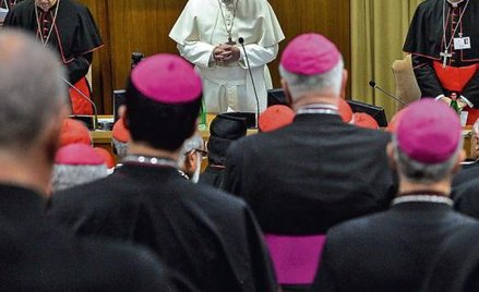 Franciszek przemawia na początku synodu. Potem się przysłuchiwał, zabrał znów głos w sobotę