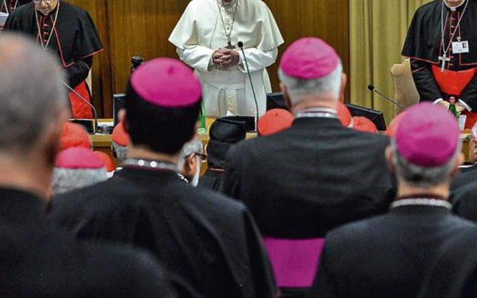 Franciszek przemawia na początku synodu. Potem się przysłuchiwał, zabrał znów głos w sobotę