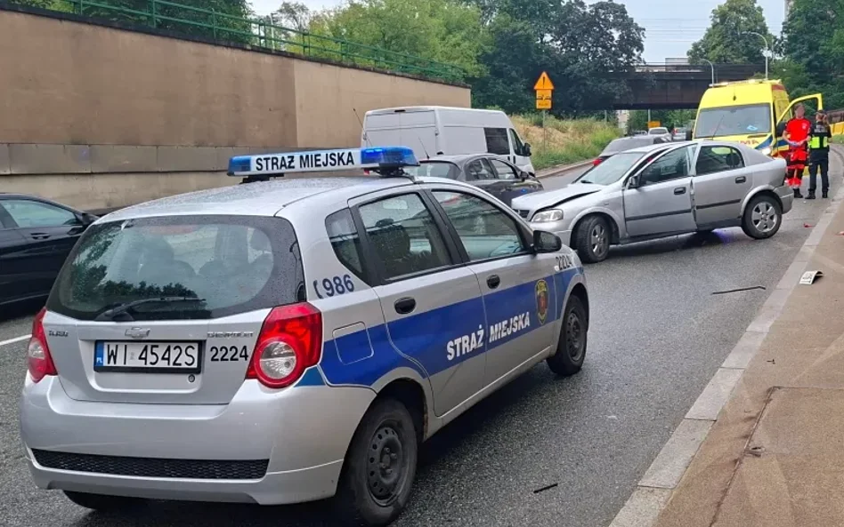 Przyjazd patrolu straży miejskiej na wezwanie mieszkańca w Warszawie może wynieść nawet kilka dni