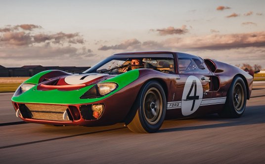 Miejsce 7: Ford GT40 Mk II z 1966 roku - sprzedany za 13,205 mln dolarów, około 55,6 mln zł