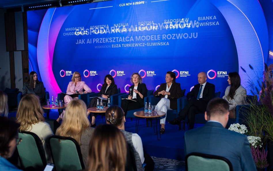 Paneliści podczas debaty poświęconej szansom, jakie biznesowi dają nowe technologie