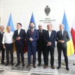 Liderzy opozycji podczas ogłaszania paktu senackiego, 17 sierpnia 2023 r.