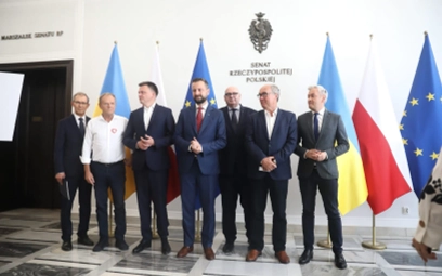 Liderzy opozycji podczas ogłaszania paktu senackiego, 17 sierpnia 2023 r.