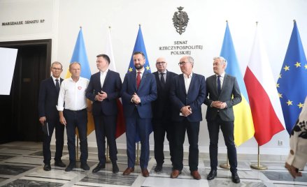 Liderzy opozycji podczas ogłaszania paktu senackiego, 17 sierpnia 2023 r.