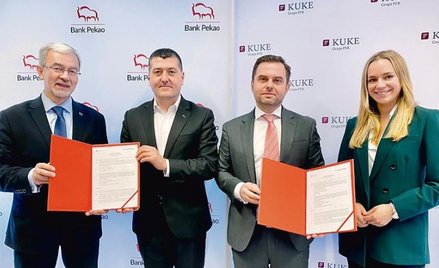 Memorandum podpisali (na zdjęciu od lewej): ze strony Banku Pekao wiceprezes Jerzy Kwieciński i prez