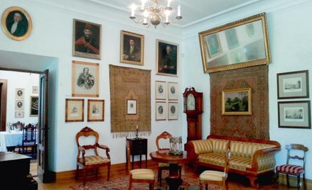 Salon z pamiątkami rodzinnymi