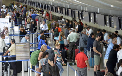 Pasażerowie skarżą się na linie lotnicze