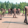 „Caminando”, grupa dwudziestu rzeźb Magdaleny Abakanowicz zostało sprzedane w 2019 roku na aukcji DE