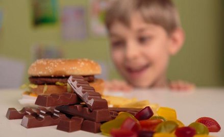 Otyłość dzieci: zdrowe jedzenie w sklepikach szkolnych juz od września