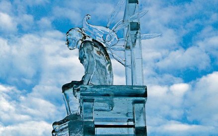 Festiwal rzeźby lodowej odbywa się na Starym Rynku w Poznaniu.