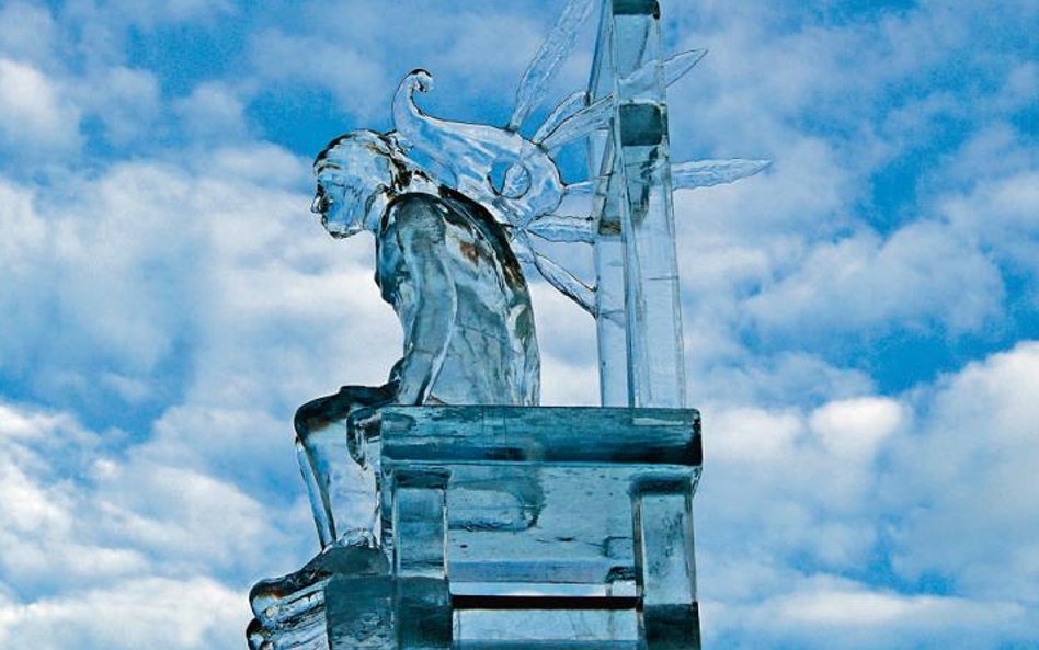 Festiwal rzeźby lodowej odbywa się na Starym Rynku w Poznaniu.