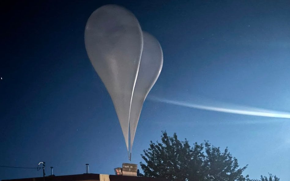 Balony z ładunkiem papierosów wylądowały na budynku w Jaświłach w powiecie monieckim
