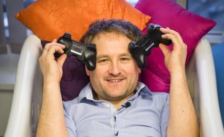 Gry to zajęcie dla dorosłych - wywiad z Arturem Kurasińskim