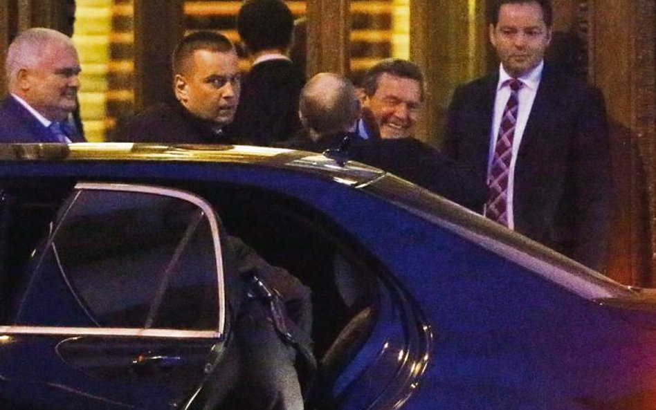 W poniedziałek w Pałacu Jusupowa w Petersburgu Władimir Putin obchodził 70. urodziny Gerharda Schröd
