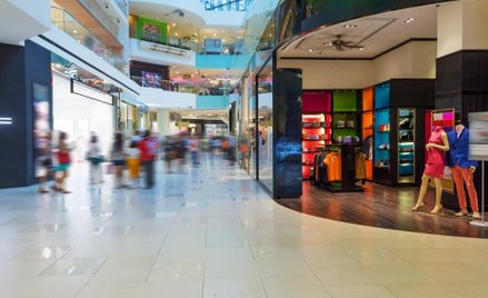 Centra główną ofiarą niedzielnego zakazu