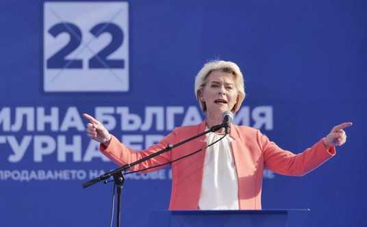 Czy Ursula von der Leyen zachowa stanowisko?