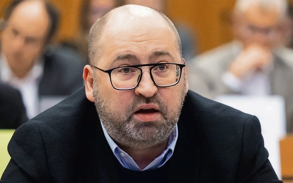 Żeby podnieść morale działaczy w czasie kampanii wyborczej kilka nocy przespałem w śpiworze w siedzi