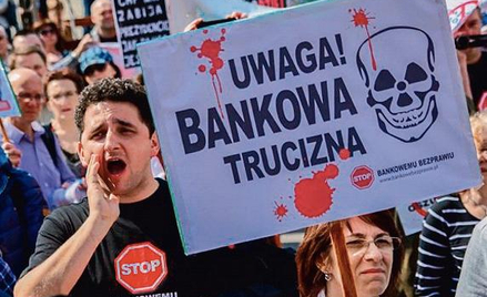 Nieinformowanie kredytobiorcy o ryzyku walutowym jest niezgodne z prawem