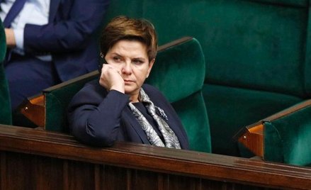 Urzędnicy w rządzie PiS zarobią mniej