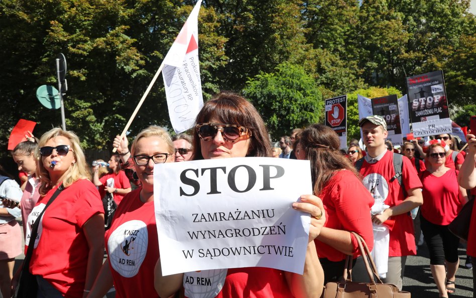 Protest pracowników sądów i prokuratury