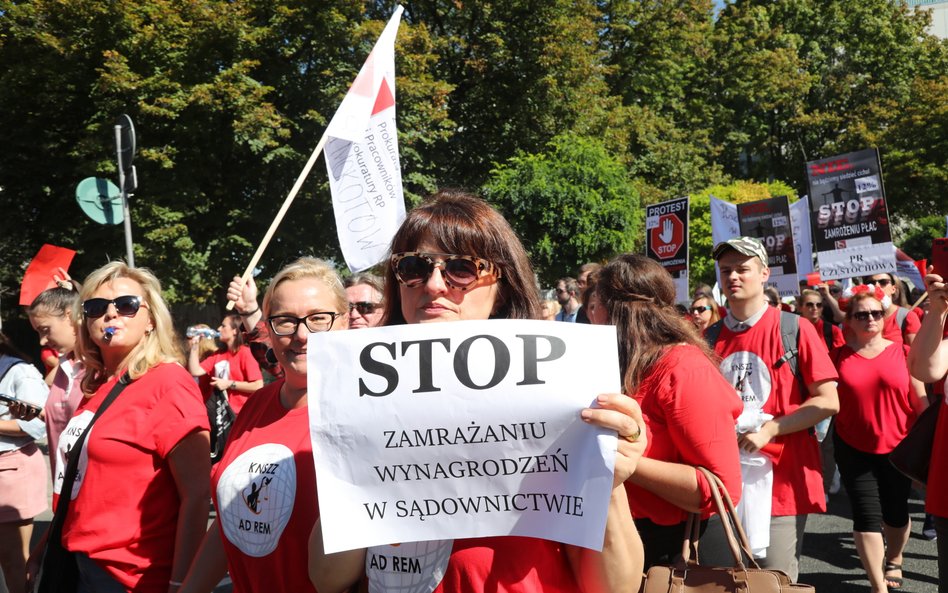 Protest pracowników sądów i prokuratury