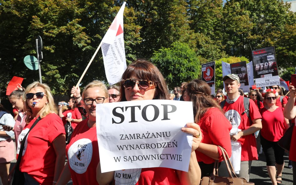 Protest pracowników sądów i prokuratury