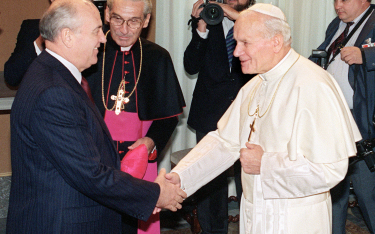 Michaił Gorbaczow był pierwszym radzieckim przywódcą, który odwiedził Watykan. 1 grudnia 1989 przyją