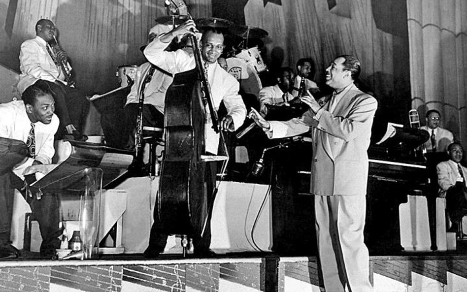 Orkiestra Duke’a Ellingtona podczas koncertu w Apollo Theater w Nowym Jorku, 1947 r.