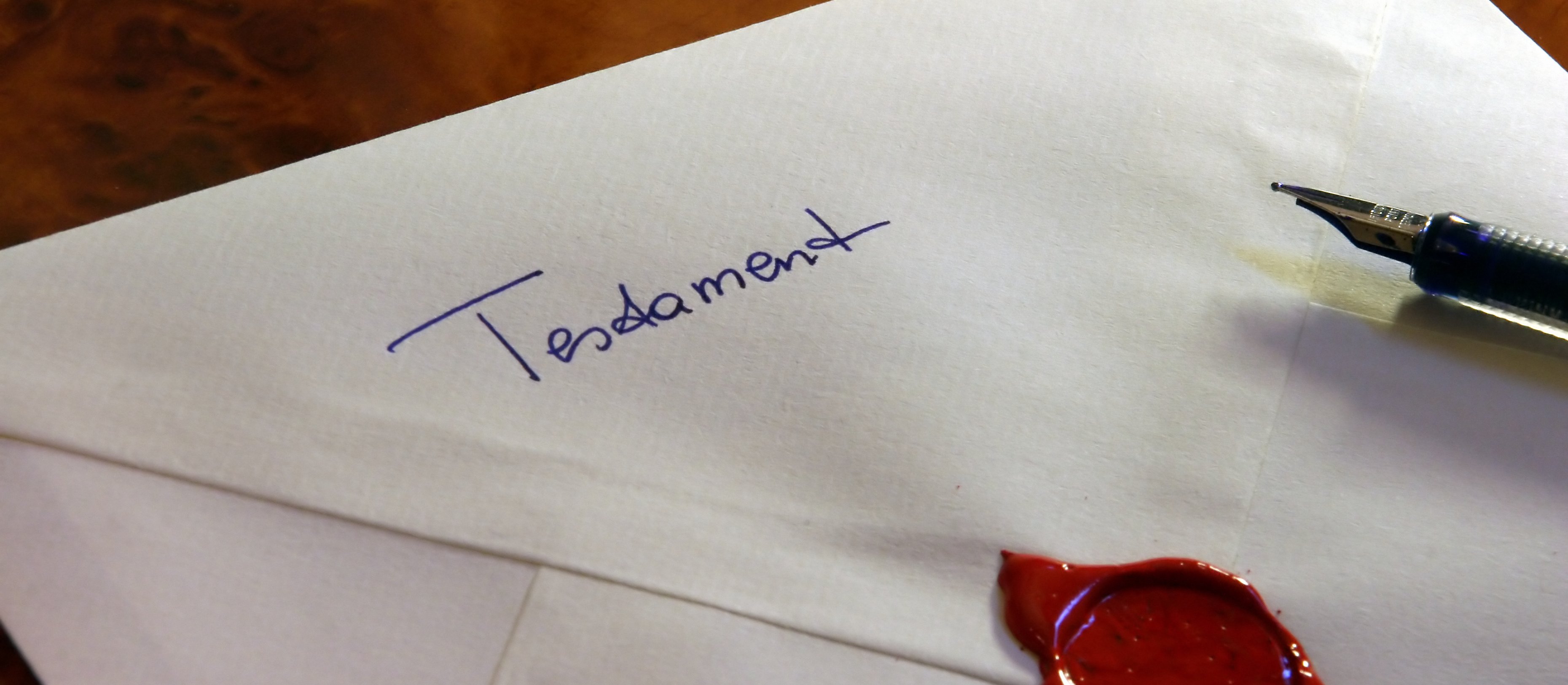 W tych sytuacjach można stracić spadek. Kiedy spadkobierca zostaje uznany za niegodnego?