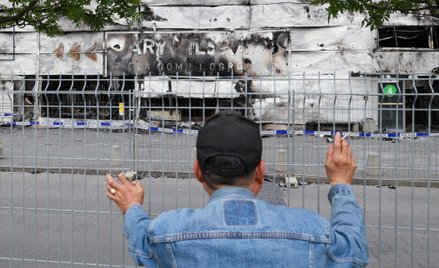 Spalona hala targowa przy ulicy Marywilskiej 44 w Warszawie