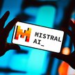 UE sypie pieniędzmi na AI, a w pogoń za gigantami ruszają Mistral i Black Forest Labs. To wyraźny sy