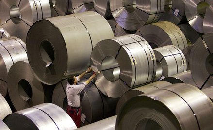 Produkcja strefy euro znów spada