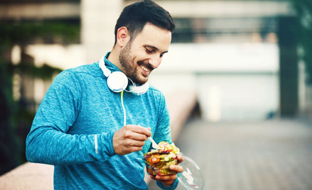 Liczba roślinożerców w Polsce rośnie w zawrotnym tempie wg Uber Eats