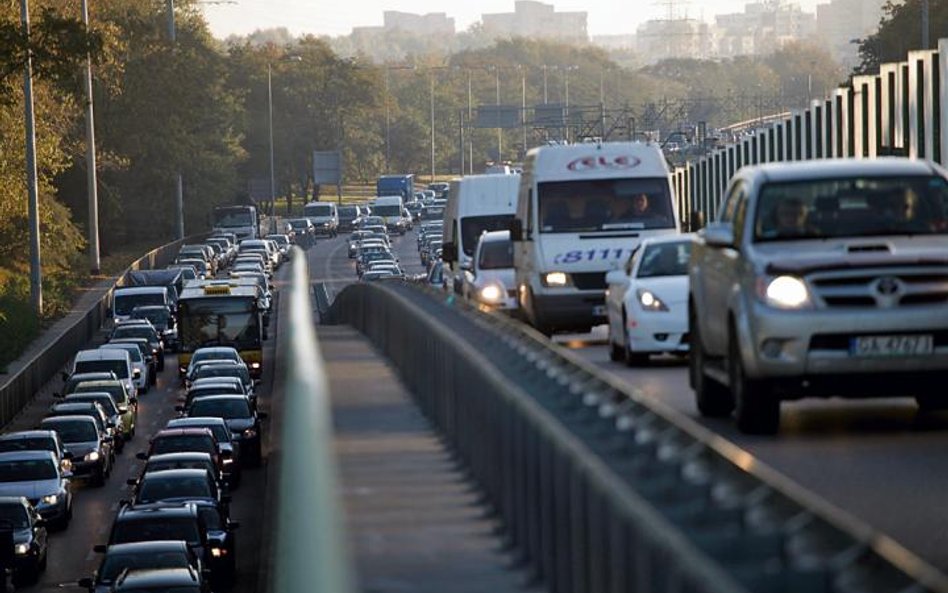 Jeżeli sprzedajemy auto z polisą OC kupioną do 10 lutego, wówczas obowiązują stare przepisy