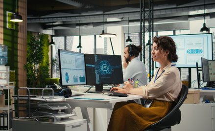 „Podatek od halucynacji”. Biznes wdraża AI, a rachunek zysków i strat?