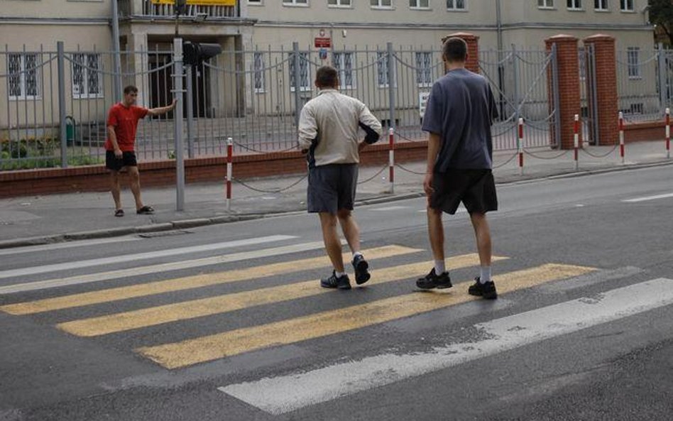 Prawo drogowe: przed i na pasch piesi będę mieć większe prawa