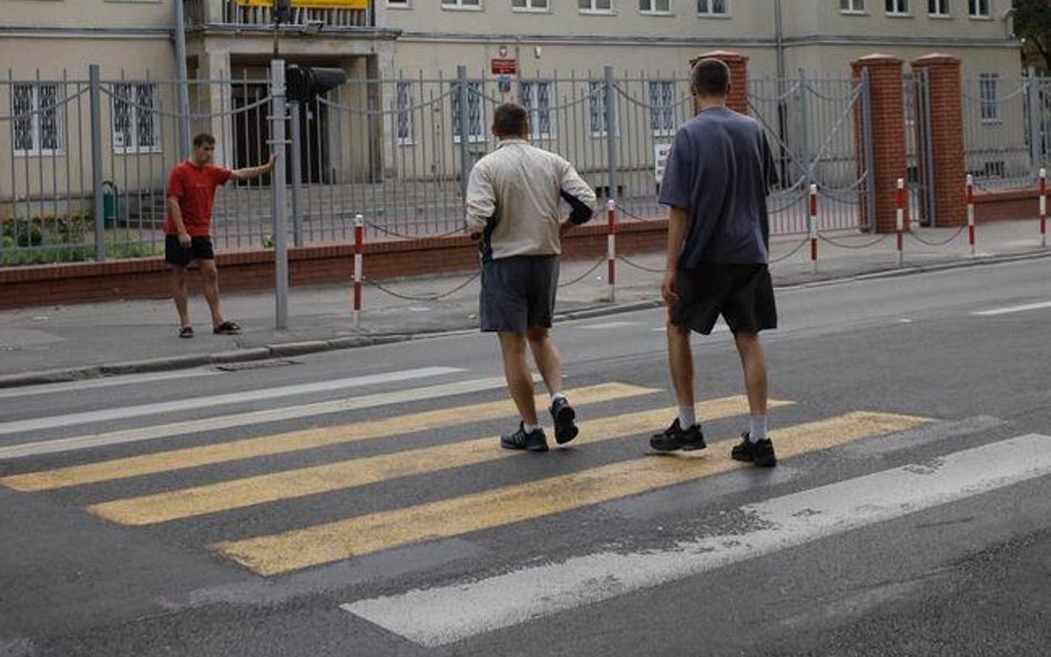 Piesi i egzamin na prawo jazdy pod lupą Sejmu