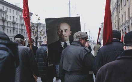 Uroczystości z okazji 101. rocznicy rewolucji październikowej w Mińsku.