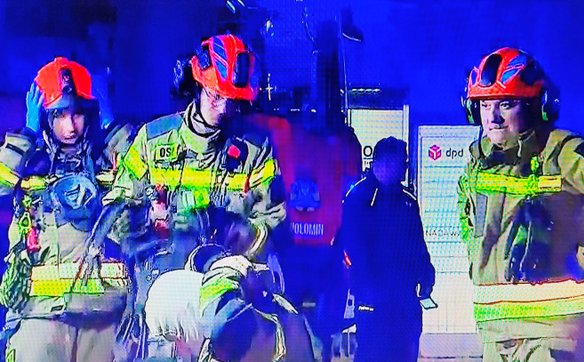 Dzięki szybkiej i sprawnej akcji strażaków udało się zdusić ogień w stosunkowo wczesnej fazie. Tym s