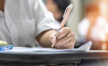 13 maja o godz. 9:00 rozpoczął się egzamin ósmoklasisty z języka polskiego
