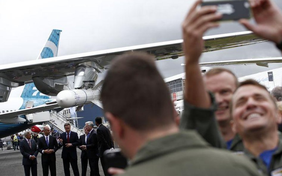 Targi lotnicze - Airbus o włos przed Boeingiem