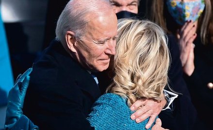 Joe Biden chwilę po zaprzysiężeniu – z żoną Jill
