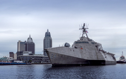 Wielozadaniowy okręt wojenny klasy LCS, przyszły USS Oakland (LCS 24), podczas prób morskich. Fot./A